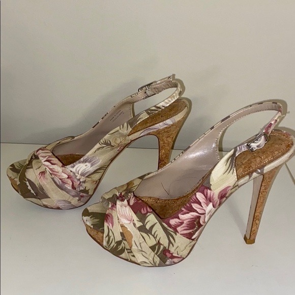 Beautiful Aldo high heel pump - Picture 3 of 7